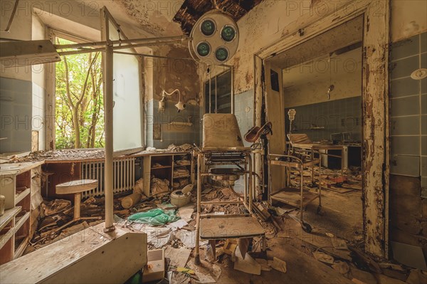 Abandoned hospital room with debris and outdated medical equipment, urologist's villa Dr Anna L., Lost Place, Bad Wildungen, Hesse, Germany, Europe