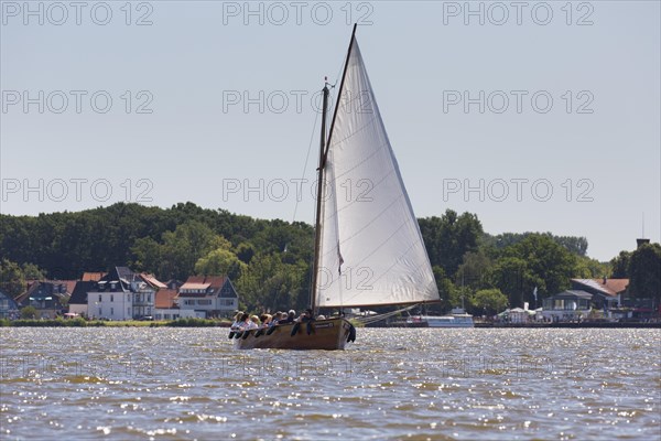 Auswanderer, traditional wooden sailboat sailing with tourists on Steinhuder Meer, Lake Steinhude, Lower Saxony, Niedersachsen, Germany, Europe