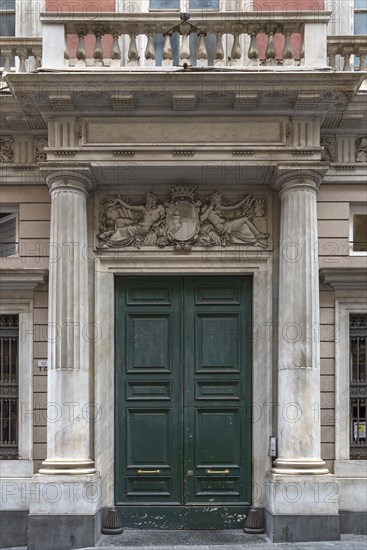 Entrance portal of Palazzo Bendinelli Sauli, the coat of arms above the door are the symbols of the cities of Genoa and Turin, Via San Lorenzo, 42, Genoa, Italy, Europe