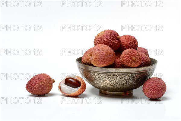 Lychee, lychees in peel