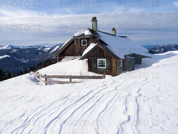 Winter atmosphere, snow-covered landscape, snow-covered alpine peaks, alpine hut on the Schafbergalm, near St. Wolfgang am Wolfgangsee, Salzkammergut, Upper Austria, Austria, Europe