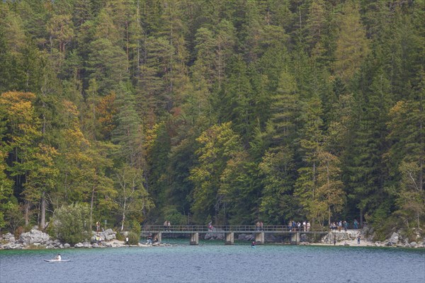 Pedestrian bridge between Unterssee and Eibsee lake, Grainau, Werdenfelser Land, Upper Bavaria, Bavaria, Germany, Europe