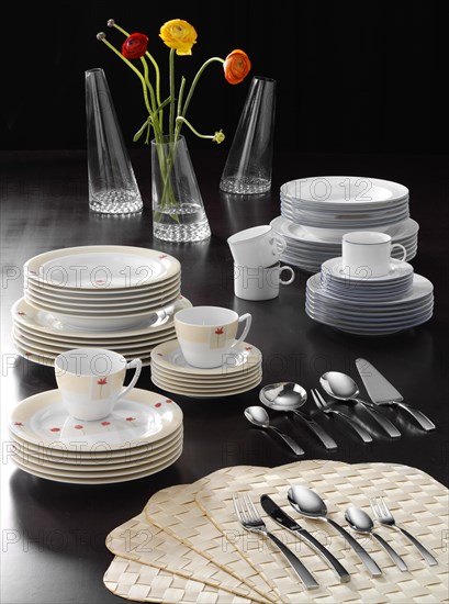 Plates, cups, cutlery, flower vases, coasters, table decorations