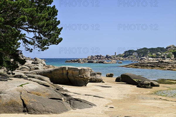 Bay of the pink granite coast with sandy beach and boulders, Tregastel, Cotes-d'Armor, Brittany, France, Europe