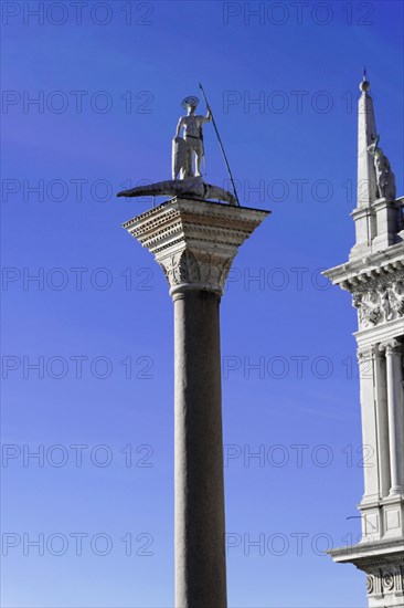 St Theodore, statue in St Mark's Square, Piazzetta dei Leoncini, San Marco, Venice, Venice, Italy, Europe