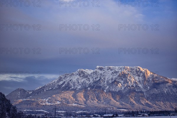 Zahmer Kaiser in the morning sun, winter, Niederndorf, Austria, Europe