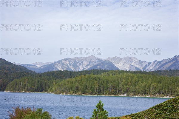 Eibsee lake with Ammergau Alps, Grainau, Werdenfelser Land, Upper Bavaria, Bavaria, Germany, Europe