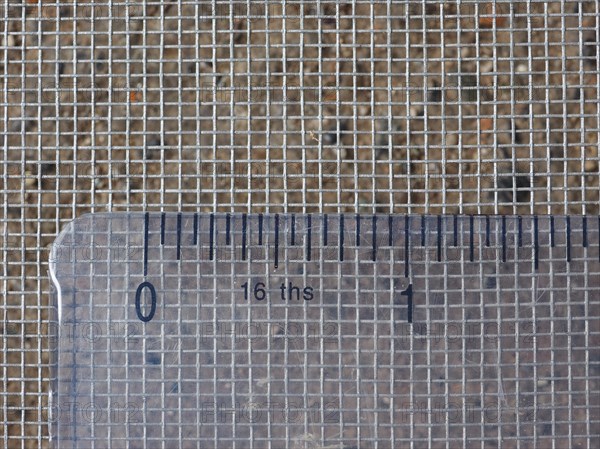 Mosquito net mesh size