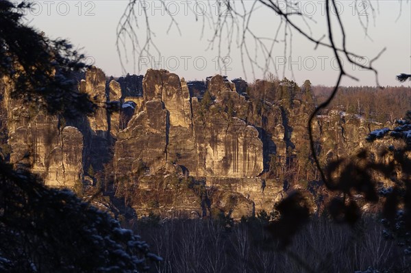 View from the Rauenstein to the Bastei rocks, winter evening, Saxony, Germany, Europe
