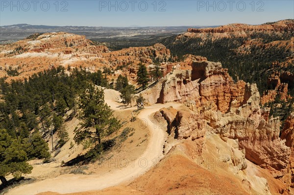 Trails at the canyon rim, Bryce Canyon National Park, Utah, USA, North America