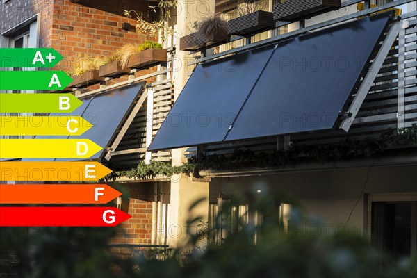 Balcony power station on an apartment block, diagram with energy efficiency classes for buildings in accordance with the GEG, Duesseldorf, Germany, energy efficiency, Europe