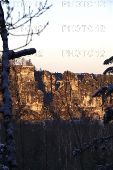 View from the Rauenstein to the Bastei rocks, winter evening, Saxony, Germany, Europe