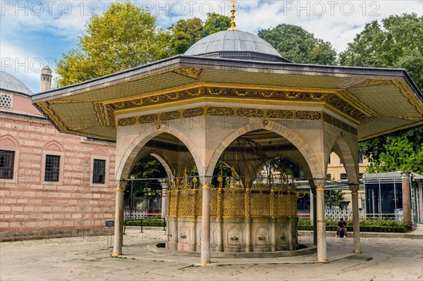 Public ablution fountain in courtyard of urban mosque in Istanbul, Turkiye