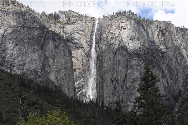 The Lower Yosemite Falls in Yosemite National Park, California, USA, North America