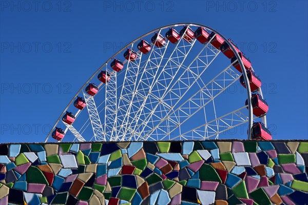 Ferris wheel at the Duesseldorf funfair, North Rhine-Westphalia, Germany, Europe