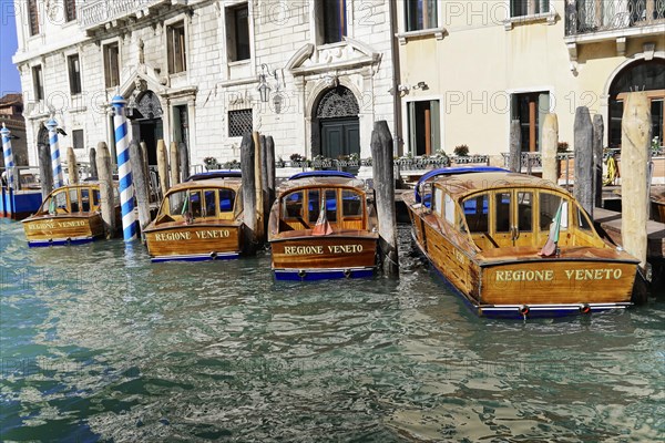 Mooring, boats Regione Veneto, water taxis, Venice, Veneto, Italy, Europe