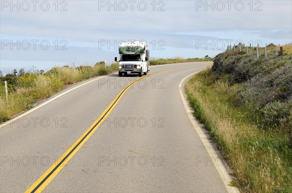 Motorhome, coast near Big Sur, Pacific Ocean, California, USA, North America