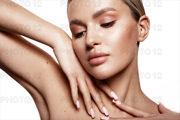 Beauty portrait of model with natural make-up. Fashion shiny highlighter on skin, sexy gloss lips make-up High quality photo