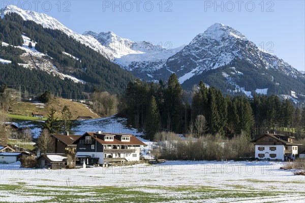 Fischen-Au, behind Entschenkopf and Rubihorn, Illertal, Oberallgaeu, Allgaeu, Bavaria, Germany, Europe