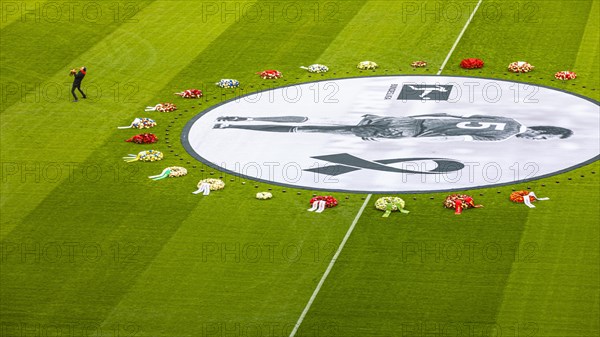 Saxophonist Noah fisherman, banner with Franz Beckenbauer and wreaths of flowers, funeral service of FC Bayern Munich for Franz Beckenbauer, Allianz Arena, Froettmaning, Munich, Upper Bavaria, Bavaria