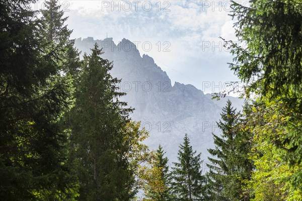 Zugspitze massif and Zugspitze, Wetterstein mountains, Grainau, Werdenfelser Land, Upper Bavaria, Bavaria, Germany, Europe