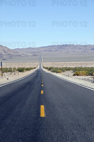 Highway 178 in Death Valley, Death Valley National Park, California, USA, North America