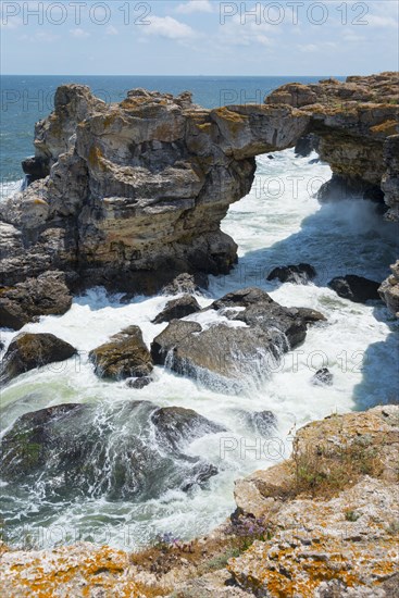 A natural rock arch on a rough coast with waves crashing against rocks, rock arch, stone arch, Tyulenovo, Tyulenovo, Shabla, Dobrich, Black Sea, Bulgaria, Europe