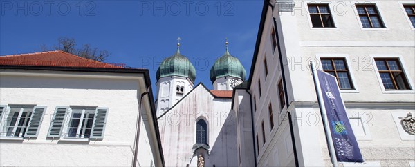 Seeon Monastery, restaurant, guest house and onion domes of St Lambert's Monastery Church, dream weather in spring, Seeon, Upper Bavaria, Bavaria, Germany, Europe