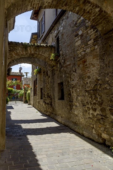 Alley in the old town centre of Sirmione, Lake Garda, Lago di Garda, Lombardy, Italy, Europe