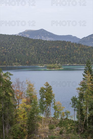 Eibsee lake with Ammergau Alps, Grainau, Werdenfelser Land, Upper Bavaria, Bavaria, Germany, Europe