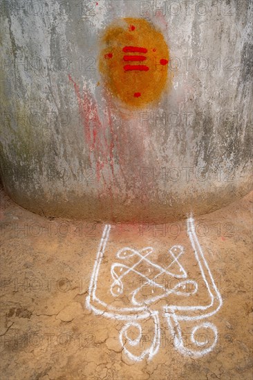 Rangoli and Tripundra, Tilaka, blessing sign, dedicated to the Hindu deity Shiva, Tindivanam-Boodheri, Tamil Nadu, India, Asia
