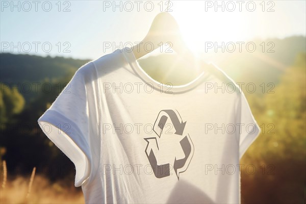 White shirt with recycling arrow symbol. KI generiert, AI generated