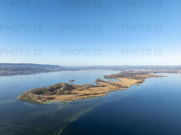 Aerial view of the Mettnau peninsula on a clear winter day, on the right on the horizon the town of Radolfzell on Lake Constance and the Hegau mountains, district of Constance, Baden-Wuerttemberg, Germany, Europe