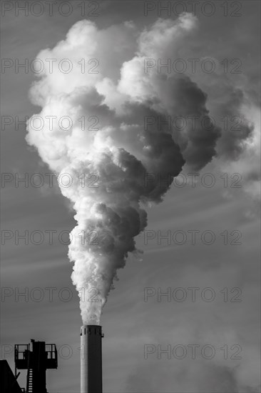 Symbolic image energy turnaround, fossil fuels, smoking chimney, industrial plant, chimney, stack, smoke, coal, black and white image, Mannheim, Baden-Wuerttemberg, Germany, Europe