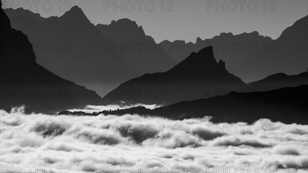 Sea of fog with rocky peaks of the Dolomites, Corvara, Dolomites, Italy, Europe