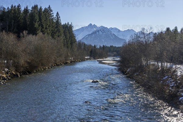 Iller river, behind the mountains of the Allgaeu Alps, near Fischen, Illertal, Oberallgaeu, Allgaeu, Bavaria, Germany, Europe