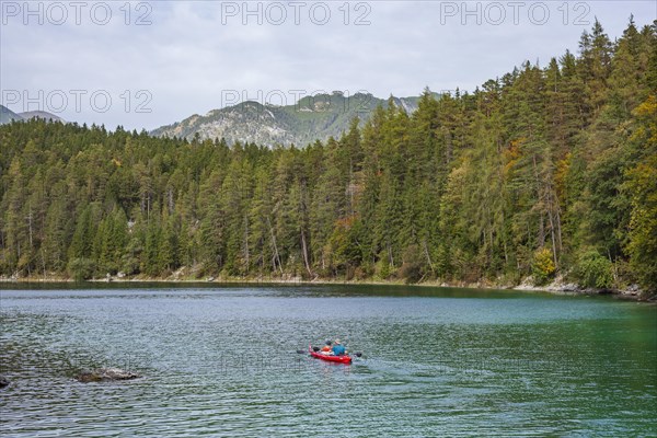 Eibsee lake with boat and Ammergau Alps, Grainau, Werdenfelser Land, Upper Bavaria, Bavaria, Germany, Europe