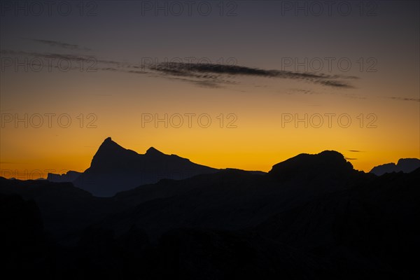Sunrise over Dolomite peaks, Corvara, Dolomites, Italy, Europe
