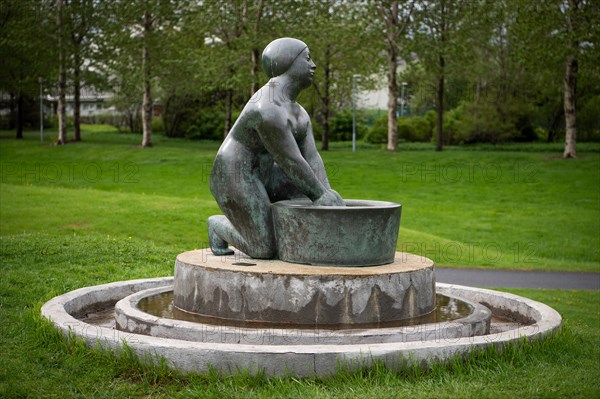 Sculpture of a washerwoman, Reykjavik, Iceland, Europe