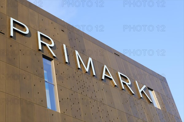Primark, clothing shop, discounter, facade with sign and logo, Wuppertal, North Rhine-Westphalia, Germany, Europe