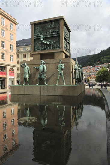 Sjomannsmonumentet, Seaman's Monument, by Dyre Vaa 1950, Torgallmenningen, Bergen, Norway, Europe