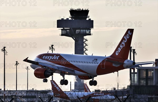 An easyJet Airbus lands at BER Airport, Schönefeld, 28/03/2022