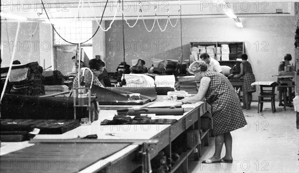 DEU, Germany, Dortmund: Personalities from politics, economy and culture from the years 1965-71. Textile industry Women's workplace ca. 1965, Europe