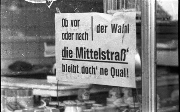 DEU, Germany, Dortmund: Personalities from politics, business and culture from the years 1965-71. Schermbeck. It was not only businesses and residents who were annoyed by the lorry and car traffic on the B 58 through their town in 1965. The massive nuisance triggered protests, especially because of the bottlenecks, Europe