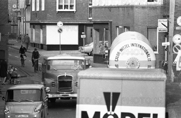 DEU, Germany, Dortmund: Personalities from politics, business and culture from the years 1965-71. Schermbeck. It was not only businesses and residents who were annoyed by the lorry and car traffic on the B 58 through their town in 1965. The massive nuisance triggered protests, especially because of the bottlenecks, Europe