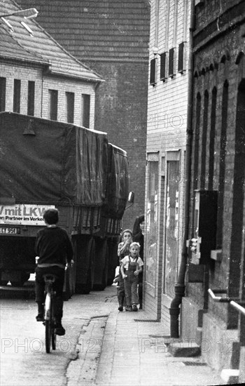 DEU, Germany, Dortmund: Personalities from politics, business and culture from the years 1965-71. Schermbeck. It was not only businesses and residents who were annoyed by the lorry and car traffic on the B 58 through their town in 1965. The massive nuisance triggered protests, especially because of the bottlenecks, Europe