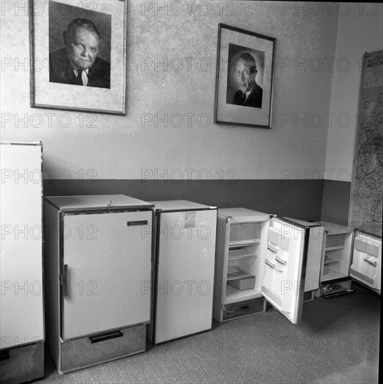 DEU, Germany, Dortmund: Personalities from politics, economy and culture from the years 1965-71. Manufacture of refrigerators Alaskaa 1965.company bankruptcy.Ludwig Erhard and Konrad Adenauer, Europe