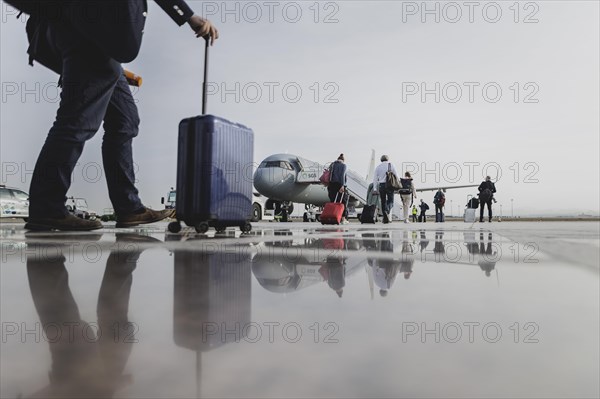 The delegation boards the government aircraft A321 in front of departure to Kenya in Jeddah, 25 January 2024. The departure with the German Foreign Minister on board had to make a stopover in Jeddah due to a lack of overflight permission through Eritrean airspace. Bärbock is visiting Kenya and South Sudan as part of her trip to East Africa / Photographed on behalf of the Federal Foreign Office