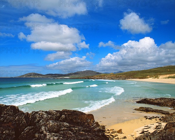 Breakers roll in to white-sand beach at Horgabost Bay, Scarasta, Harris, Outer Hebrides, western Scotland