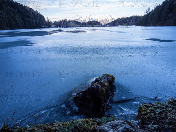 Winter atmosphere, frozen Gleinkersee, behind the Sengsengebirge, Spital am Pyhrn, Totes Gebirge, Pyhrn-tidal creek region, Pyhrn-Eisenwurzen, Traunviertel, Upper Austria, Austria, Europe